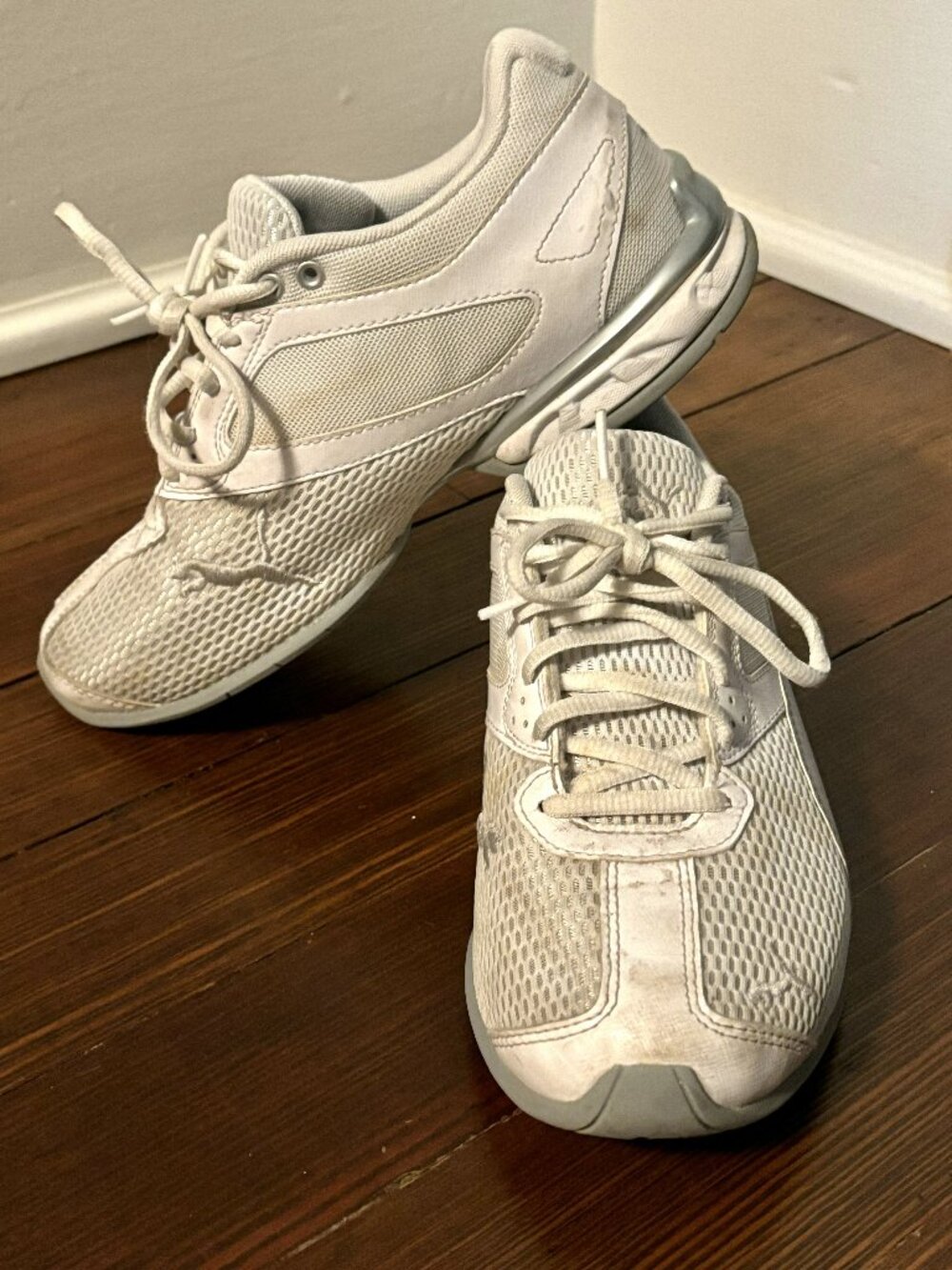 PUMA Women's Tazon 6 Sneakers, White Tennis Shoes, size 7